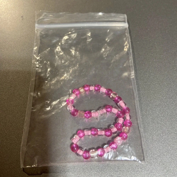 Pink beaded bracelet - Picture 3 of 3